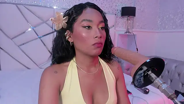 Horny Brunette  online show from April 18, 3:32 am