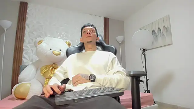 Hot Gaara  online show from April 3, 5:38 am