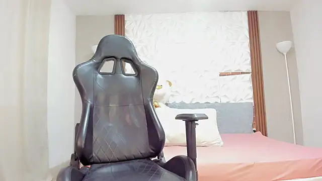 Hot Gaara  online show from April 6, 3:37 am