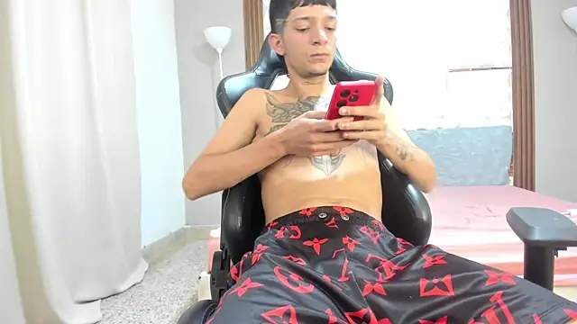 Hot Gaara  online show from April 9, 3:39 am