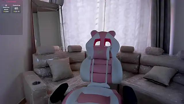 april smiith1 online show from April 11, 1:26 pm