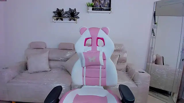 april smiith1 online show from April 16, 12:39 pm