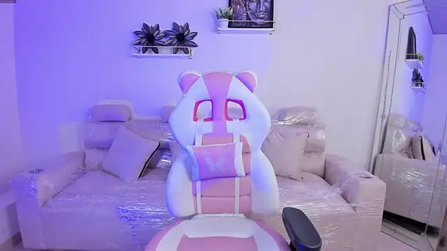 april smiith1 online show from April 18, 12:31 pm