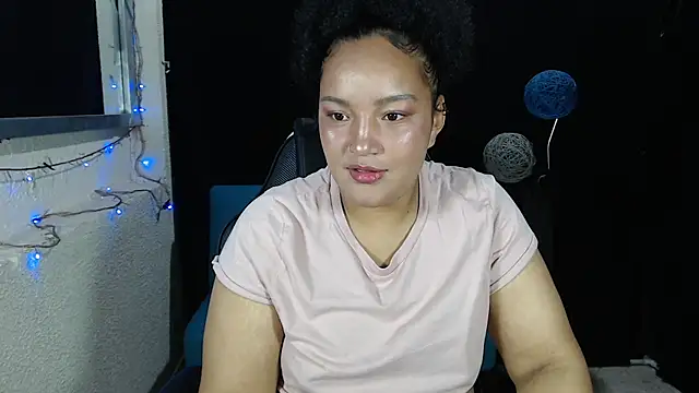 SofiaRoyal2308 online show from April 11, 2:16 am