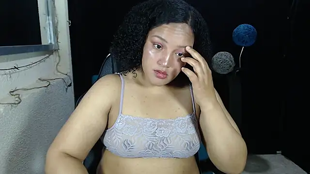 SofiaRoyal2308 online show from April 14, 4:18 am