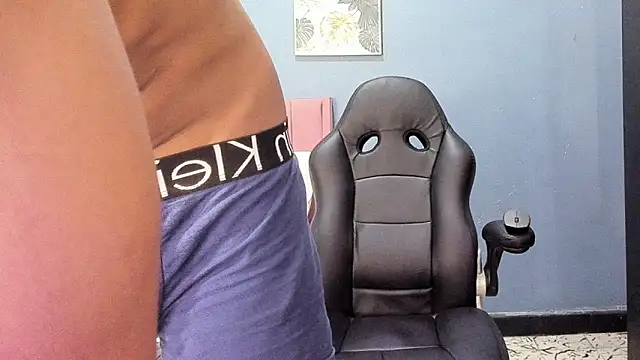 tom strong1 online show from March 29, 12:10 am