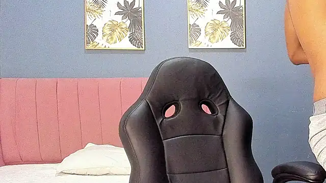 tom strong1 online show from March 31, 12:01 am