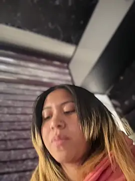 Laila LS online show from April 4, 3:20 pm