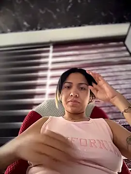 Laila LS online show from April 6, 1:34 pm