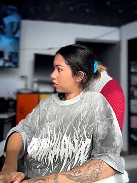 Laila LS online show from April 7, 1:22 pm