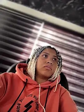 Laila LS online show from April 8, 1:22 pm