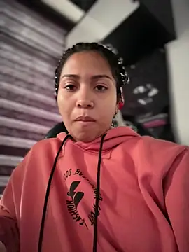 Laila LS online show from April 11, 1:26 pm