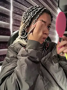 Laila LS online show from April 14, 1:17 pm