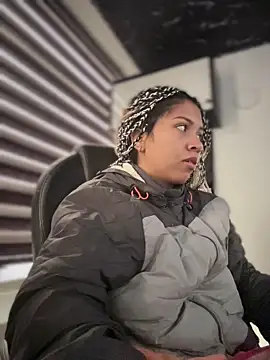 Laila LS online show from April 15, 1:29 pm