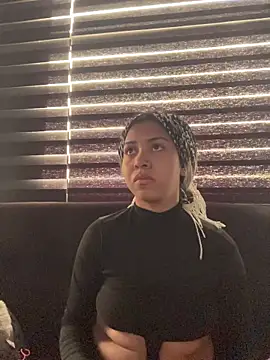 Laila LS online show from April 17, 1:14 pm