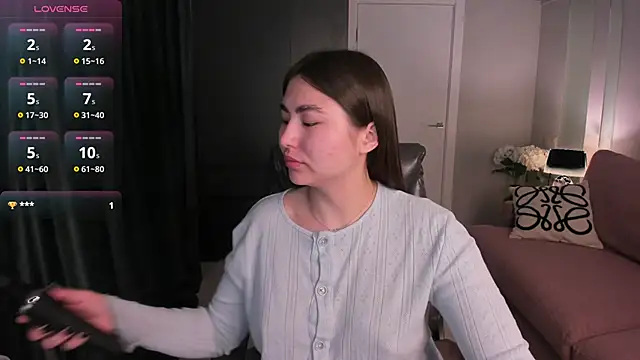 IceIcebabe  online show from April 18, 1:09 am