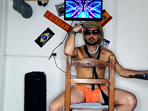 freddymdq100 online show from April 10, 5:23 am