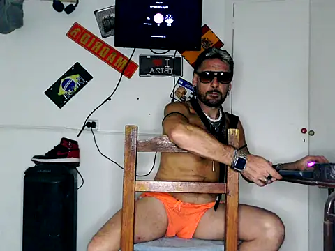 freddymdq100 online show from April 11, 12:04 am