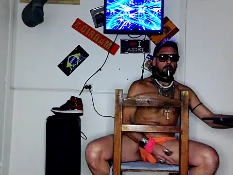 freddymdq100 online show from April 13, 7:25 am