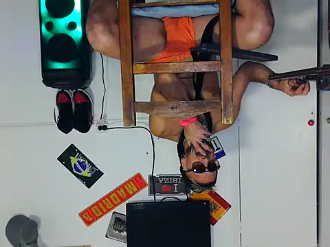 freddymdq100 online show from April 13, 7:30 pm