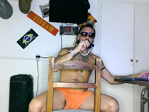 freddymdq100 online show from April 14, 11:33 pm