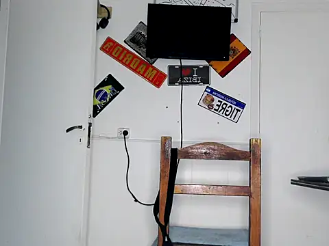 freddymdq100 online show from April 21, 6:01 pm