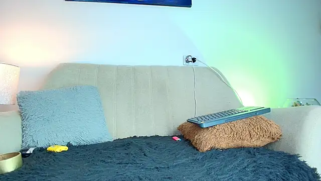 drakomilckk online show from April 17, 6:05 am