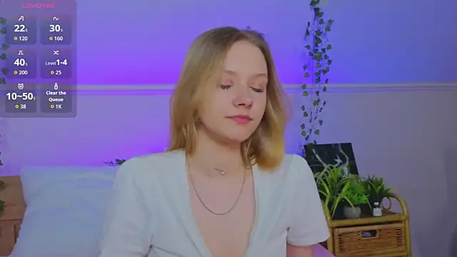 StaceyyJones online show from April 6, 11:33 am