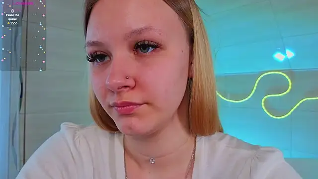 StaceyyJones online show from April 12, 9:36 am