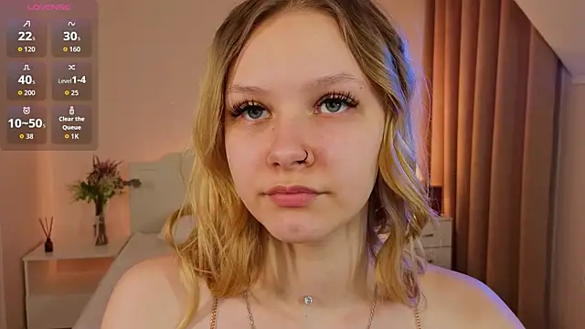 StaceyyJones online show from April 16, 11:33 am