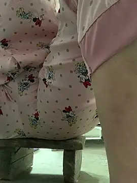 tieuvy6 online show from April 13, 11:43 pm