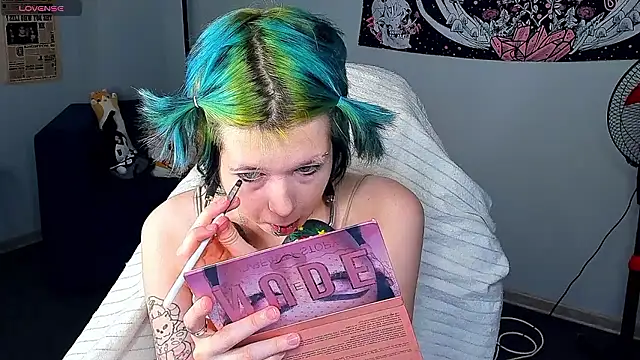 LittleKittenStar online show from March 23, 2:48 am