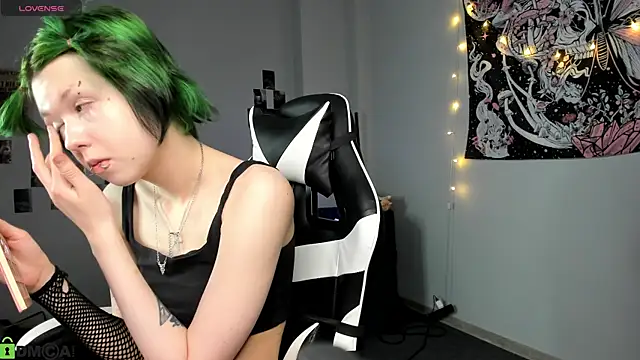 LittleKittenStar online show from March 31, 2:57 am