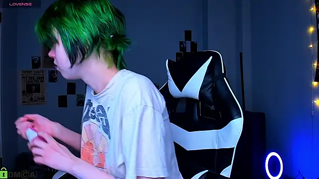 LittleKittenStar online show from April 2, 3:04 am