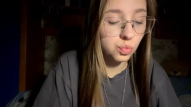 Vickyfaith online show from April 8, 9:37 pm