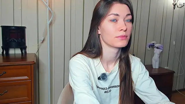 JulissaLipoma online show from April 11, 6:40 am