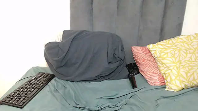 dark-berry77 online show from April 6, 4:52 pm