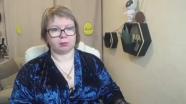 BonnnyBoobsy online show from April 11, 5:45 am