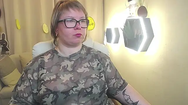 BonnnyBoobsy online show from April 13, 5:57 am