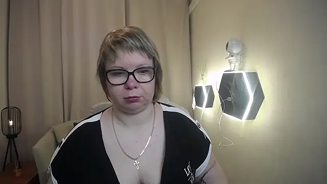 Snapshot of BonnnyBoobsy chatting on April 28, 6:07 am BonnnyBoobsy online show from April 28, 6:07 am