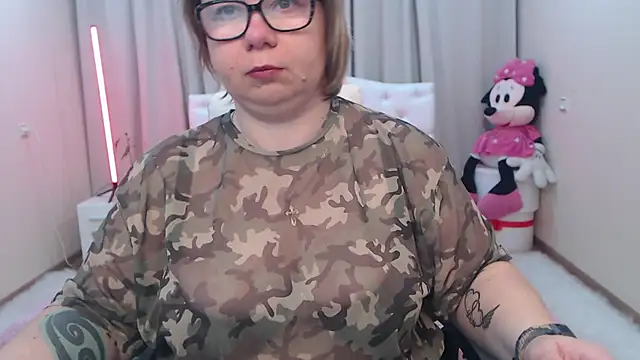 Snapshot of BonnnyBoobsy chatting on May 1, 5:45 am BonnnyBoobsy online show from May 1, 5:45 am