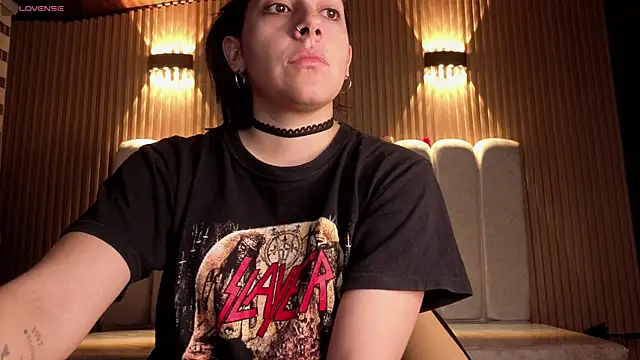 Melannyy V online show from April 1, 12:50 pm