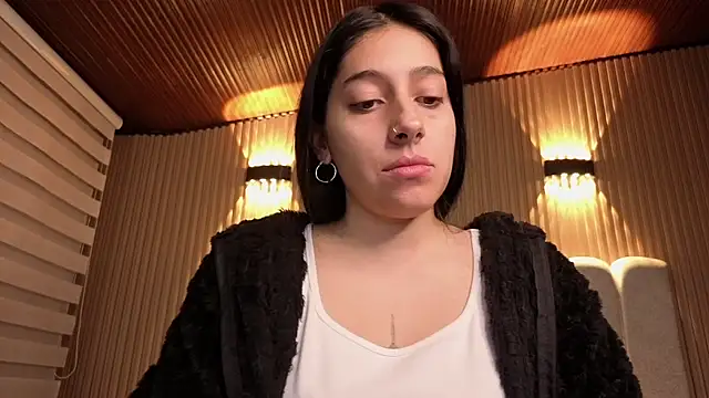 Melannyy V online show from April 8, 1:00 pm