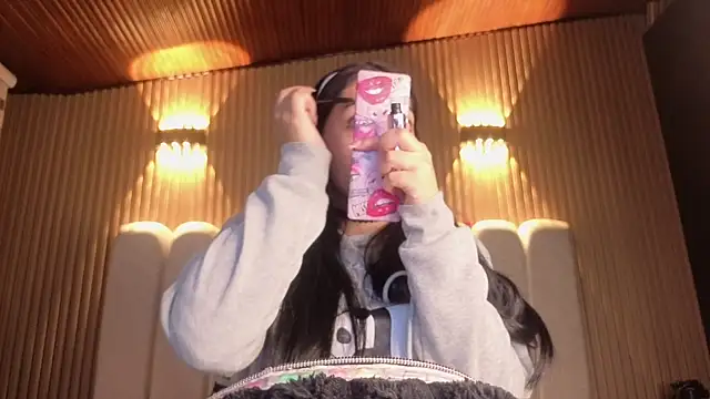 Melannyy V online show from April 10, 11:37 am