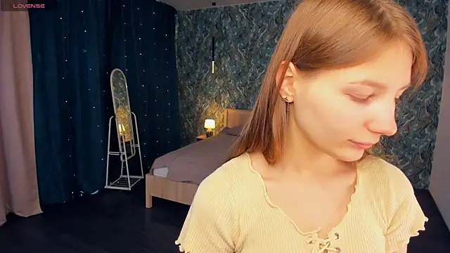 AndriaWhitford online show from April 12, 6:51 am