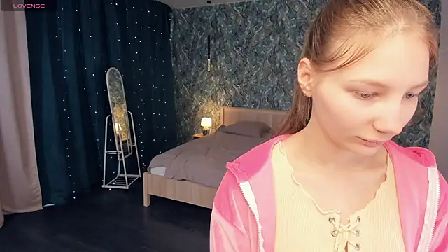 AndriaWhitford online show from April 13, 6:41 am