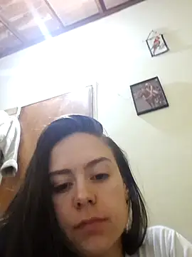 Isabelmotta  online show from April 11, 3:33 am