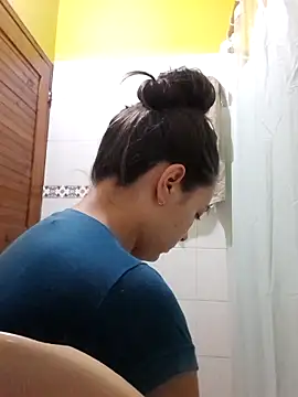 Isabelmotta  online show from April 13, 10:04 pm