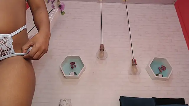 CharlotteBrownn2 online show from April 7, 12:49 pm