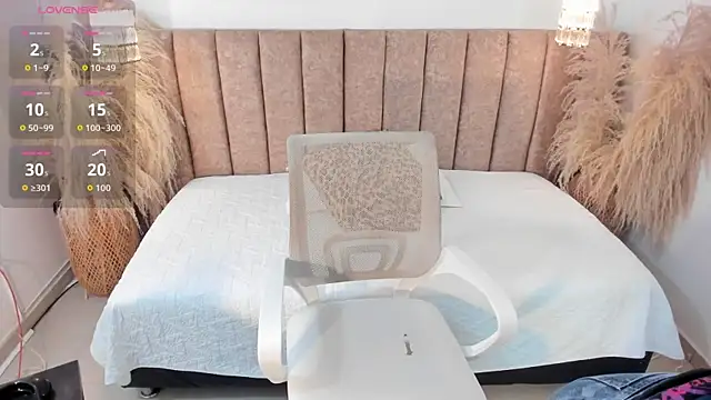 ariasoo  online show from March 28, 12:05 pm